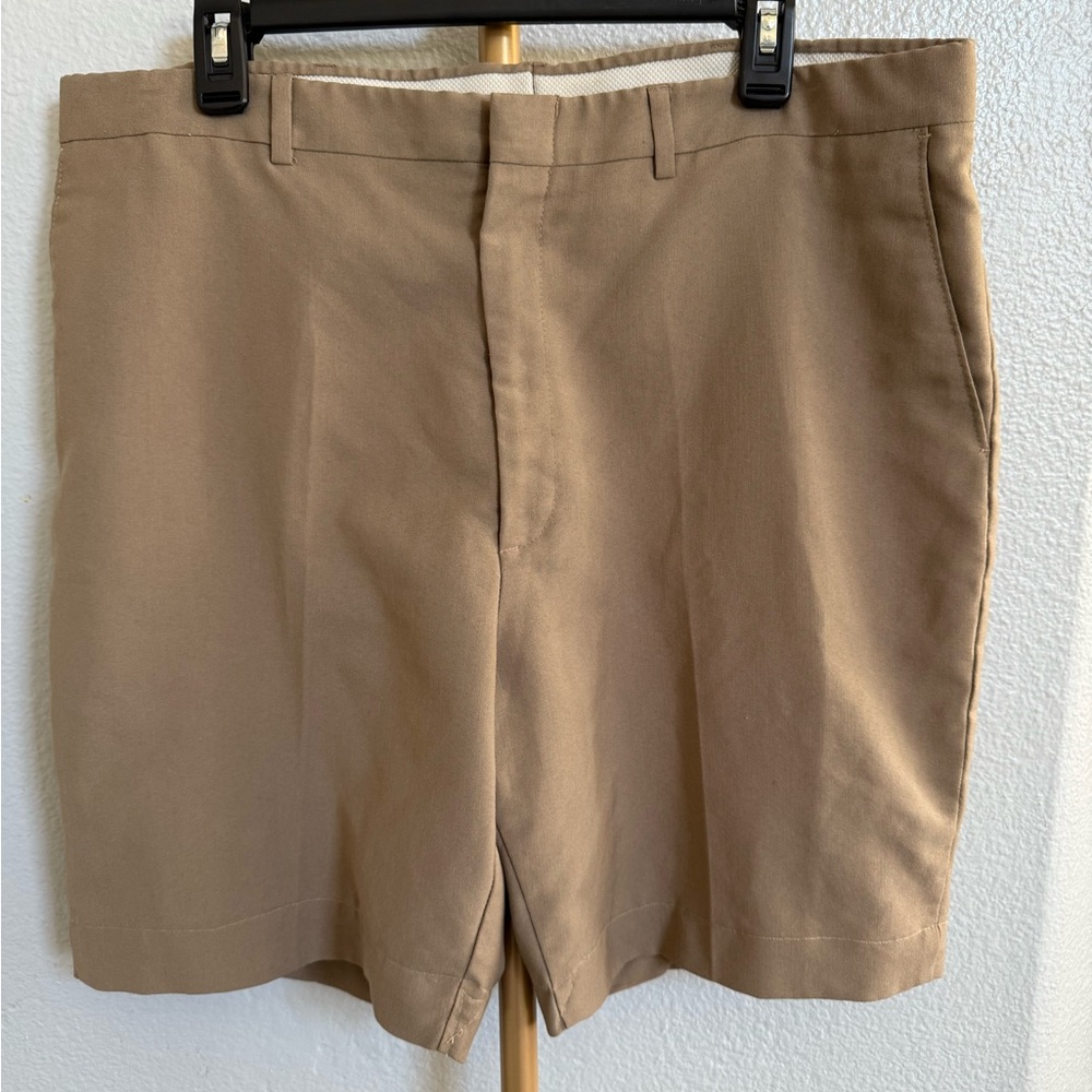 Haggar Men's Khaki Shorts size 38x29